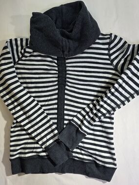 Lululemon In A Cinch Reversible Cowl Neck Pullover Stripe Black White Size 8
